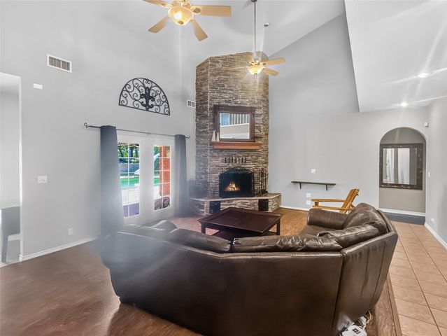3288 County Road 136, Whitesboro, TX 76273