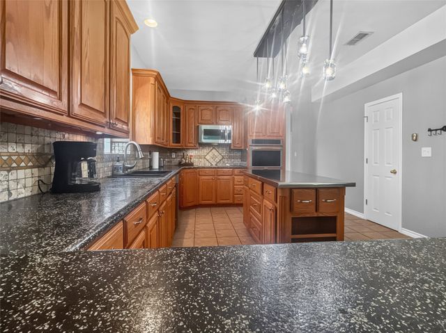 3288 County Road 136, Whitesboro, TX 76273