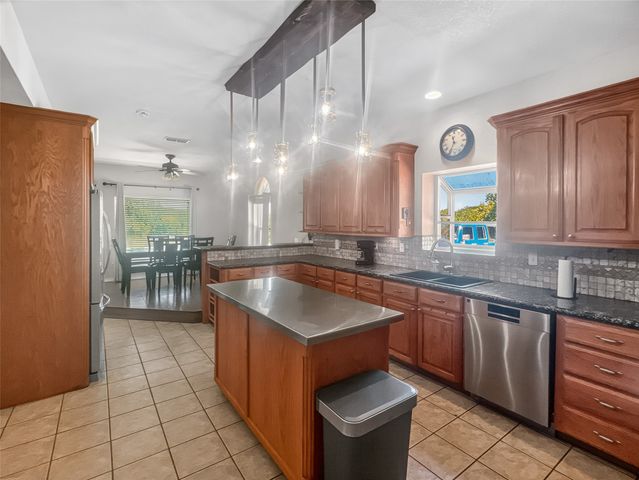 3288 County Road 136, Whitesboro, TX 76273