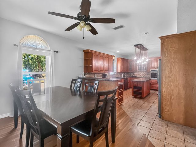 3288 County Road 136, Whitesboro, TX 76273