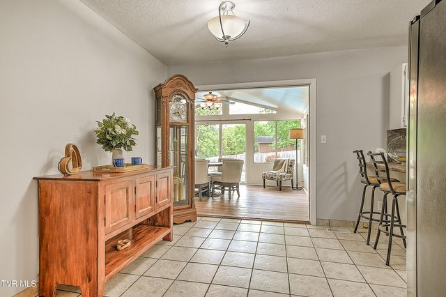 2704 Schumway Drive, Johnson City, TN 37601