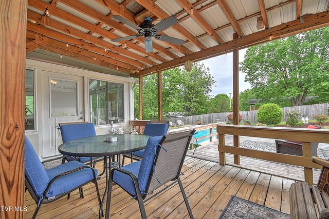 2704 Schumway Drive, Johnson City, TN 37601