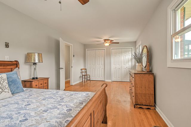 2704 Schumway Drive, Johnson City, TN 37601