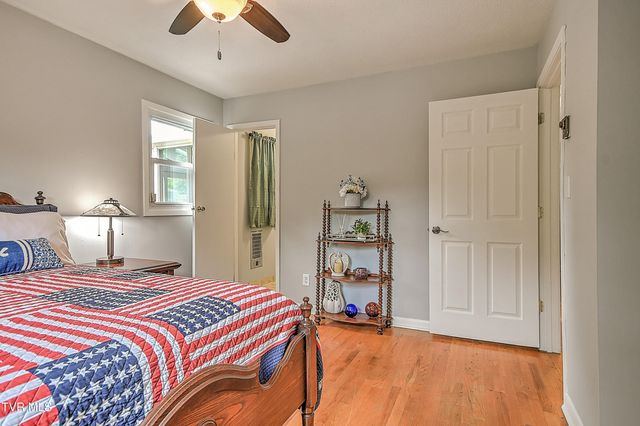 2704 Schumway Drive, Johnson City, TN 37601