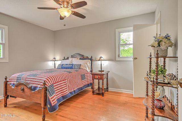 2704 Schumway Drive, Johnson City, TN 37601