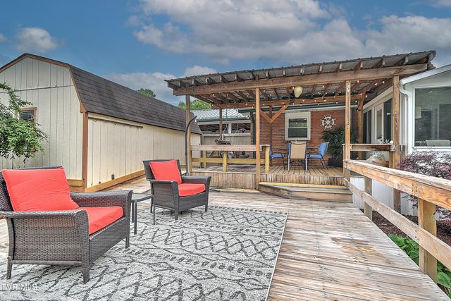 2704 Schumway Drive, Johnson City, TN 37601