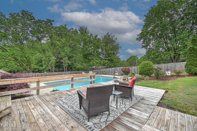 2704 Schumway Drive, Johnson City, TN 37601