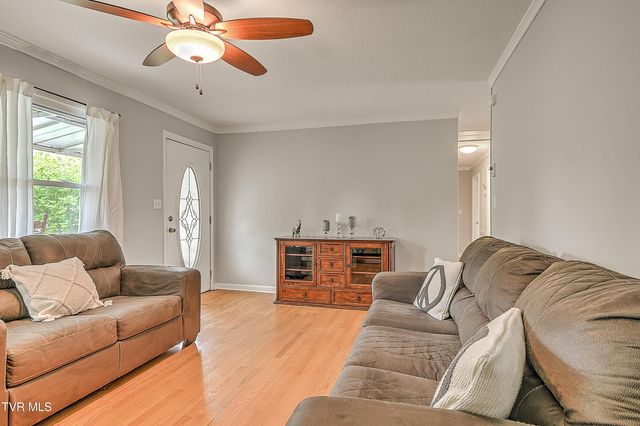 2704 Schumway Drive, Johnson City, TN 37601