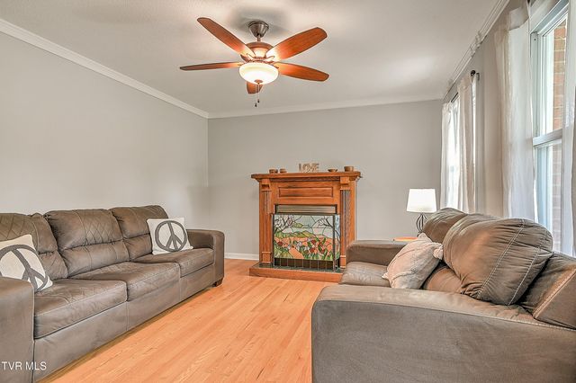 2704 Schumway Drive, Johnson City, TN 37601