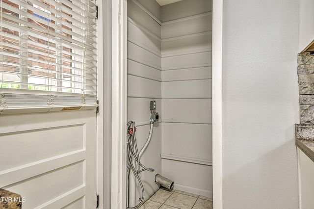 2704 Schumway Drive, Johnson City, TN 37601