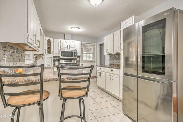 2704 Schumway Drive, Johnson City, TN 37601