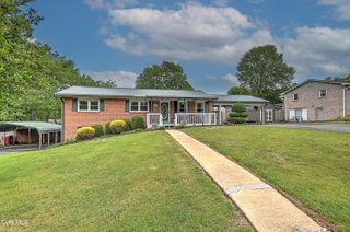 2704 Schumway Drive, Johnson City, TN 37601