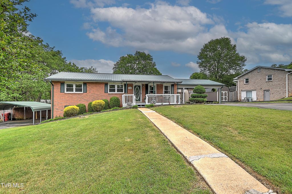 2704 Schumway Drive, Johnson City, TN 37601