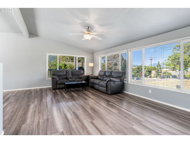 308 E HUMBOLDT St, Bingen, WA 98605