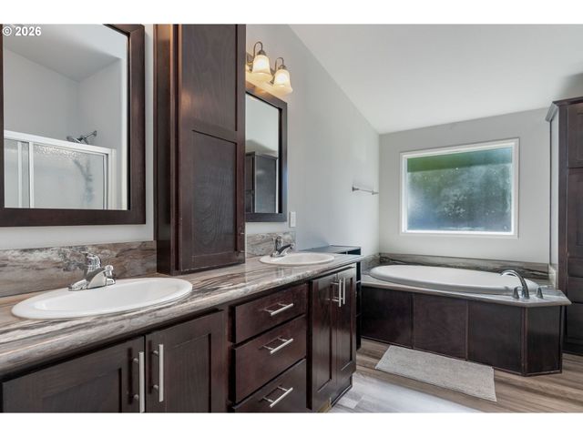 308 E HUMBOLDT St, Bingen, WA 98605