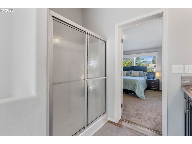 308 E HUMBOLDT St, Bingen, WA 98605
