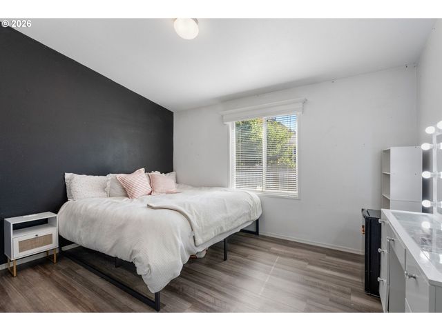 308 E HUMBOLDT St, Bingen, WA 98605
