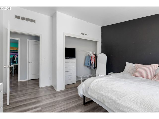 308 E HUMBOLDT St, Bingen, WA 98605