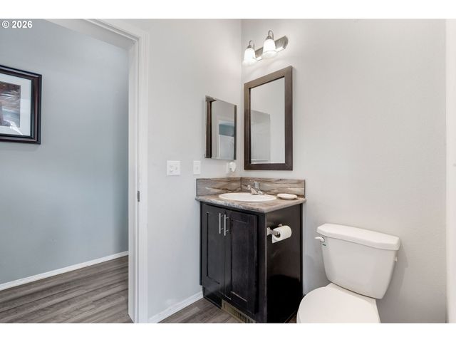 308 E HUMBOLDT St, Bingen, WA 98605