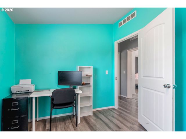308 E HUMBOLDT St, Bingen, WA 98605