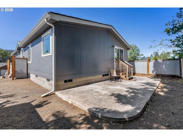 308 E HUMBOLDT St, Bingen, WA 98605