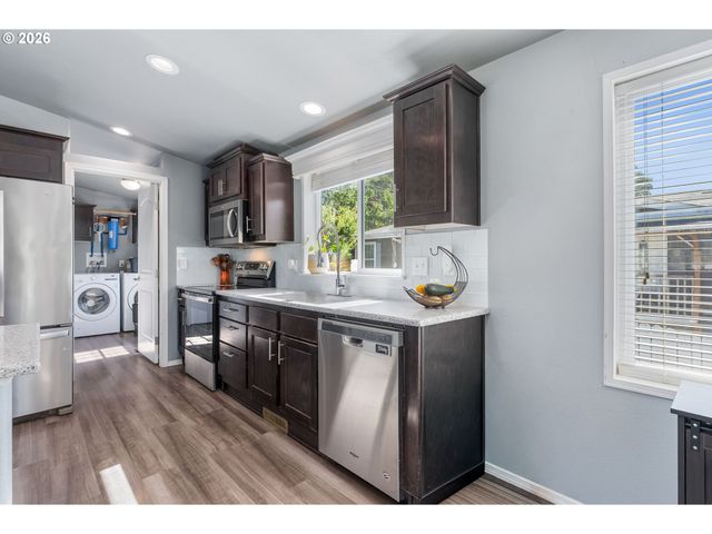 308 E HUMBOLDT St, Bingen, WA 98605