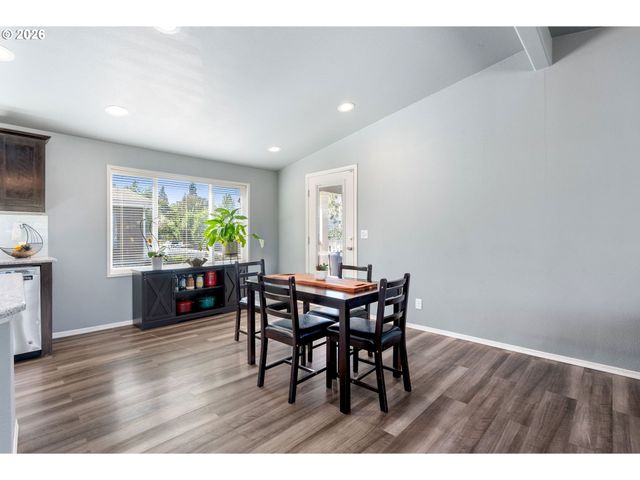 308 E HUMBOLDT St, Bingen, WA 98605
