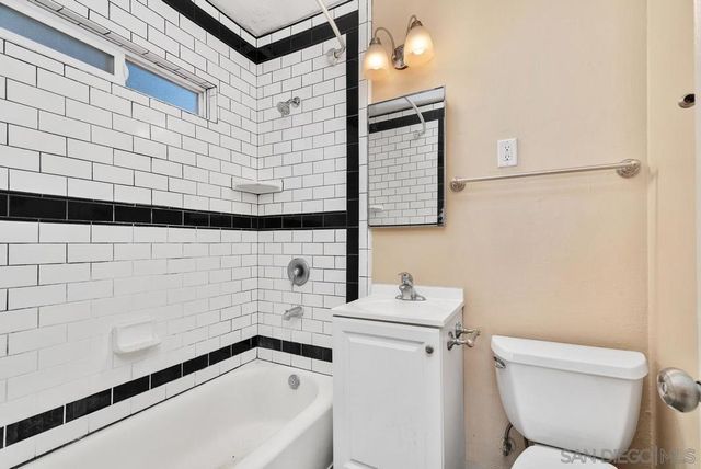 3378 84 B Street, San Diego, CA 92102