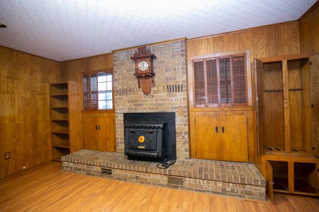 306 NW Third St, Mount Enterprise, TX 75681