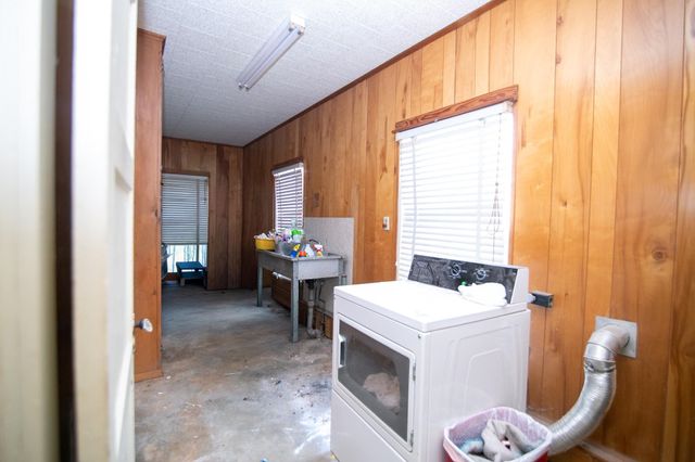 306 NW Third St, Mount Enterprise, TX 75681