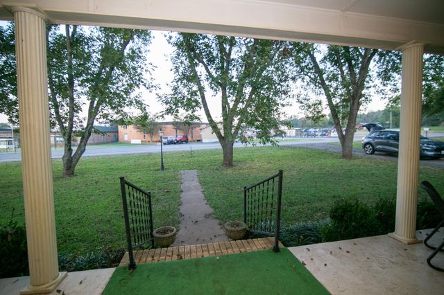 306 NW Third St, Mount Enterprise, TX 75681