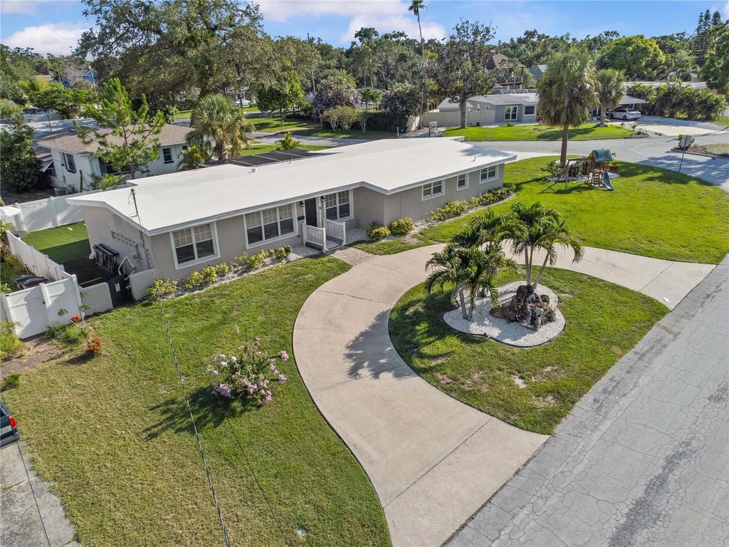 327 SUNNY LANE, Belleair, FL 33756