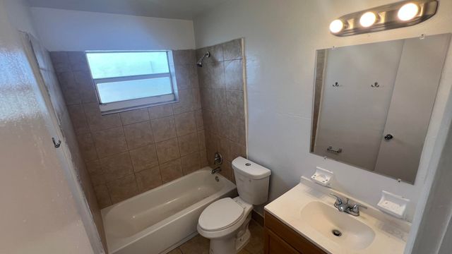 390 SW 27th Terrace, Fort Lauderdale, FL 33312