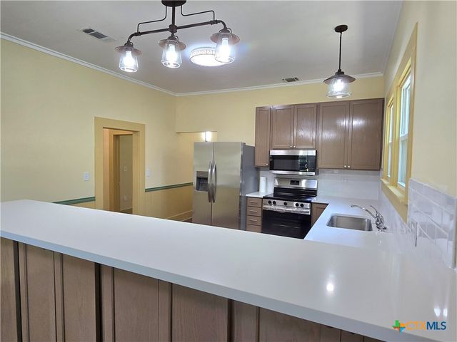 429 N Main Street, Rockdale, TX 76567