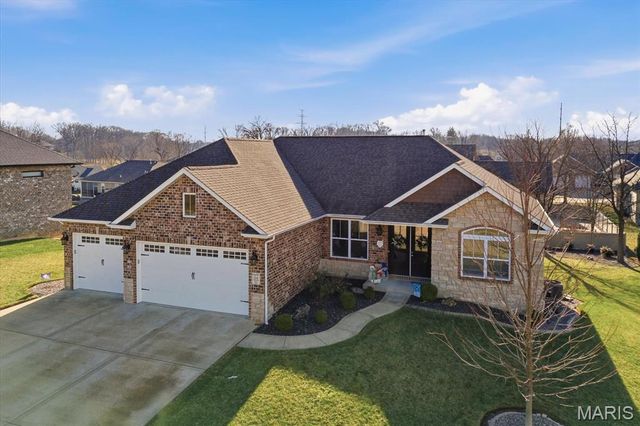 124 Stonebridge Bluff Drive, Maryville, IL 62062