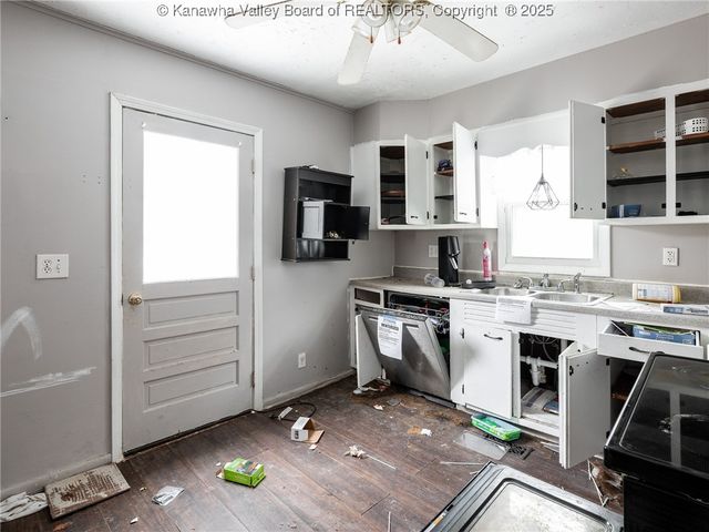 544 Cane Fork Lane, St Albans, WV 25177