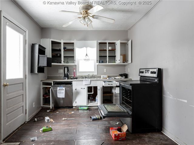 544 Cane Fork Lane, St Albans, WV 25177