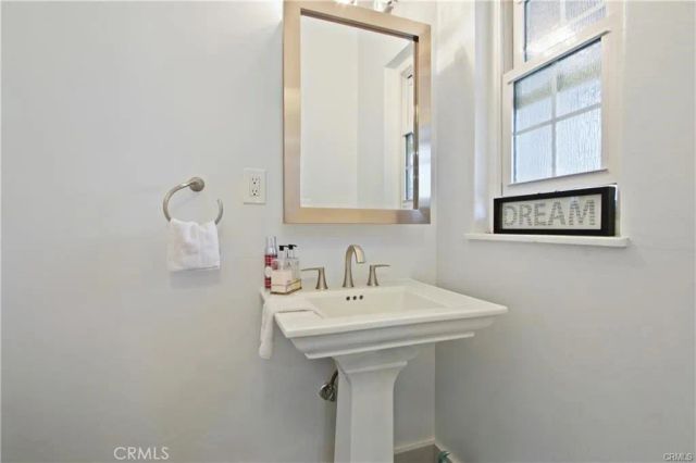 742 W Orangethorpe, Fullerton, CA 92832