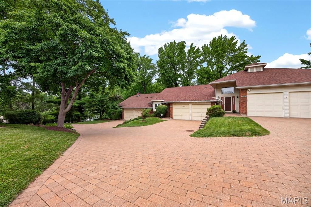 12950 Autumn View Drive, Unincorporated, MO 63146