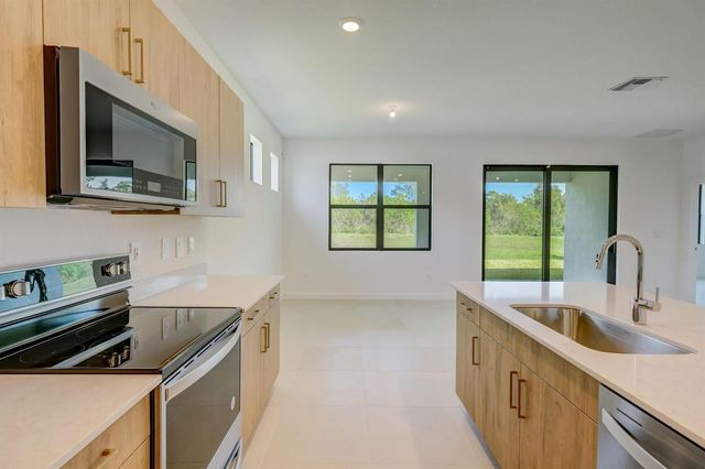 5946 SE Skyblue Circle, Stuart, FL 34997