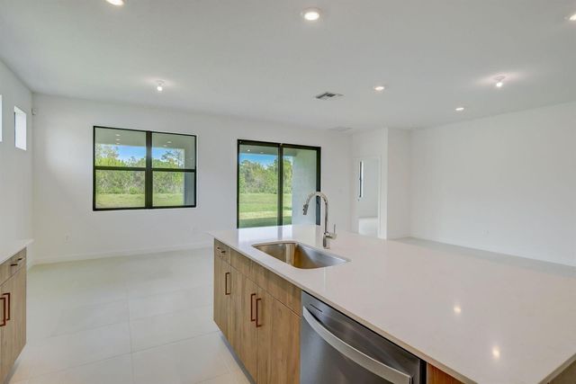5946 SE Skyblue Circle, Stuart, FL 34997