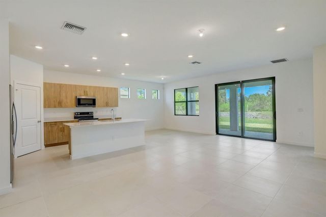5946 SE Skyblue Circle, Stuart, FL 34997