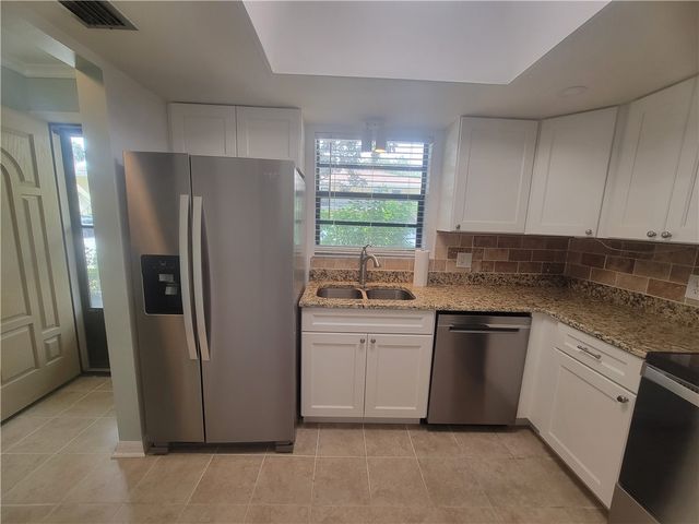 400 18th Street C2, Vero Beach, FL 32960