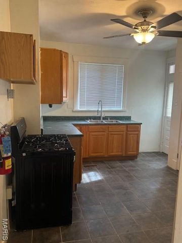 10 S 29th Street, Belleville, IL 62226