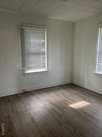 10 S 29th Street, Belleville, IL 62226