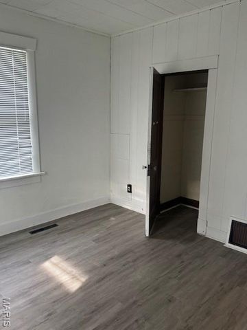 10 S 29th Street, Belleville, IL 62226