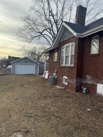 10 S 29th Street, Belleville, IL 62226