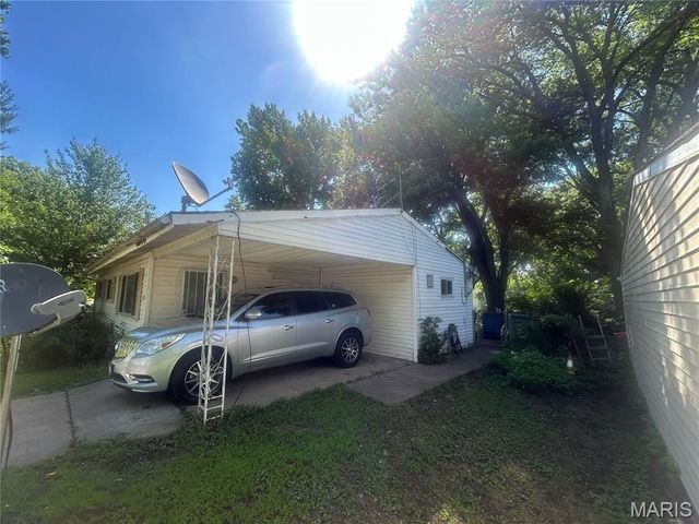 9822 Treadway Lane, St Louis, MO 63134