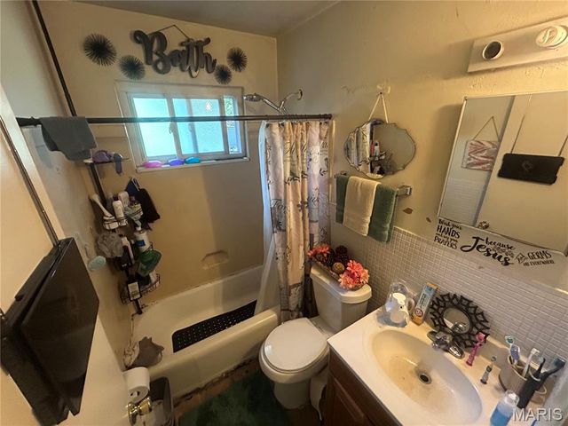 9822 Treadway Lane, St Louis, MO 63134