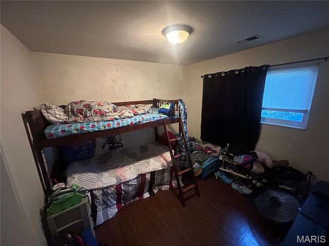 9822 Treadway Lane, St Louis, MO 63134